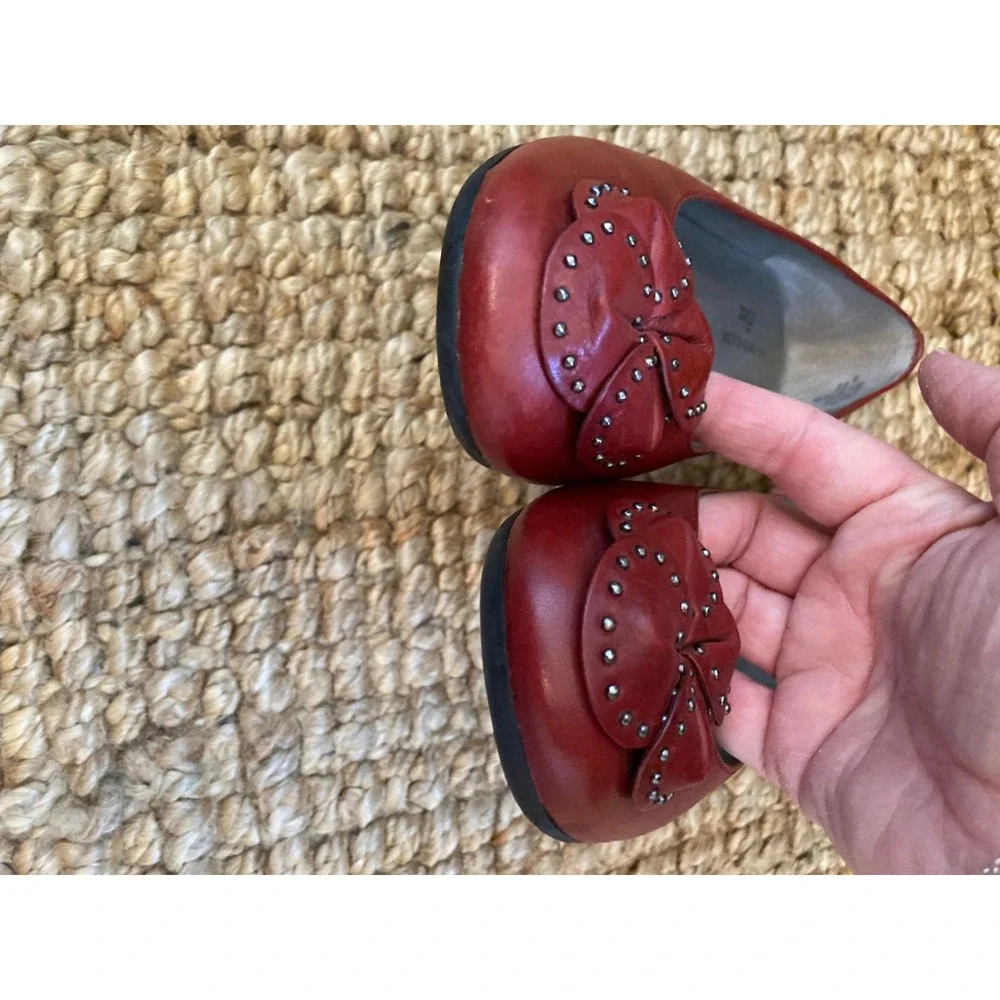 AK Anne Klein iFlex‎ Maaylen Red Leather Rosette Studded Ballet Flats Womens 7M